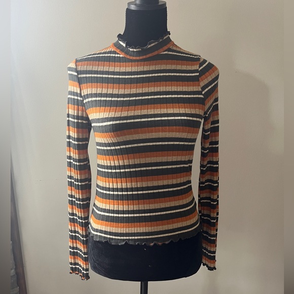 EUC Gaze USA brand striped long sleeved crop top- orange and gold- size small - Picture 2 of 10